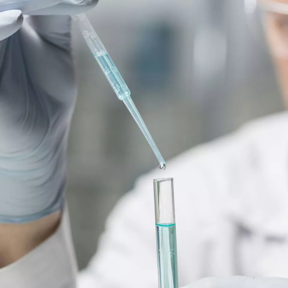 Pipette in ein Reagenzglas patent pending we:care²