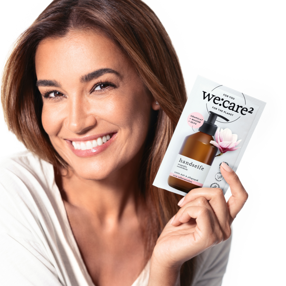 Jana Ina Zarrella mit dem we:care² Seifengranulat Magnolie-Sandelholz